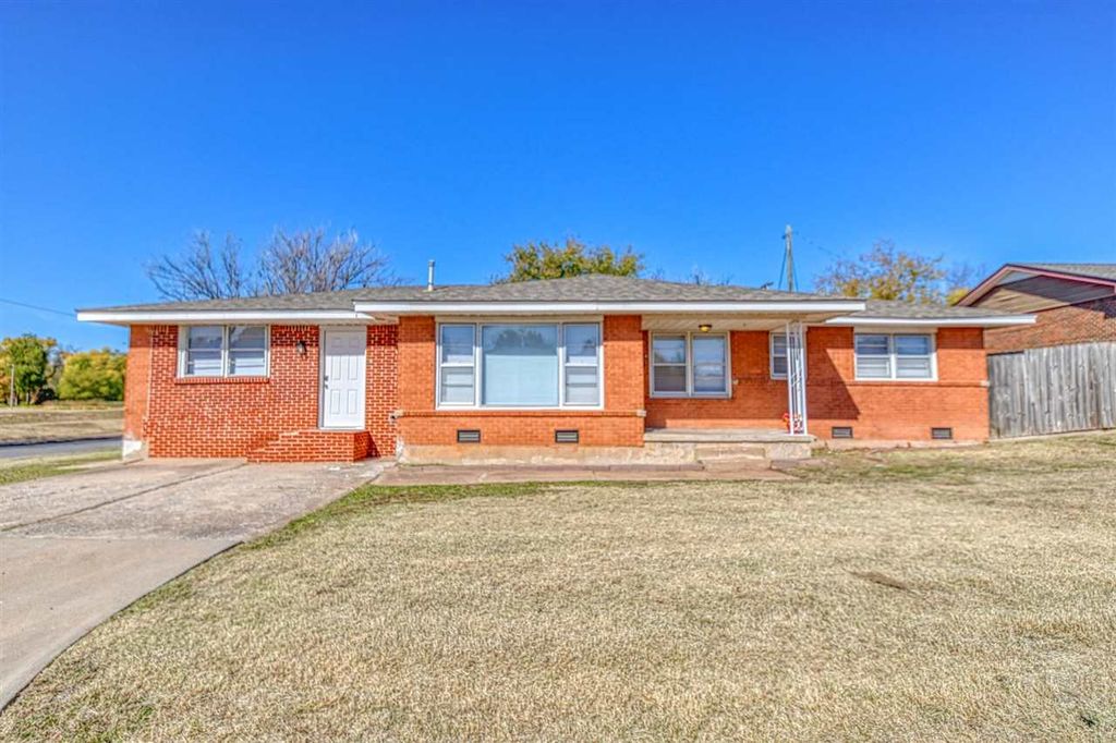3831 NW Bell Ave, Lawton, OK 73505