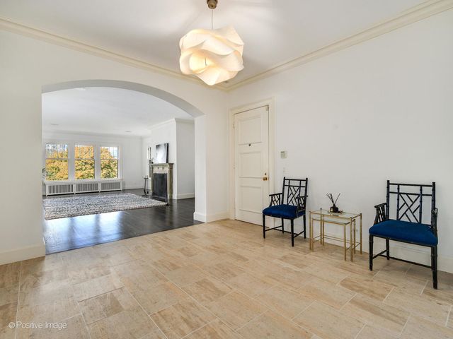305 W Fullerton Parkway 4W, Chicago, IL 60614