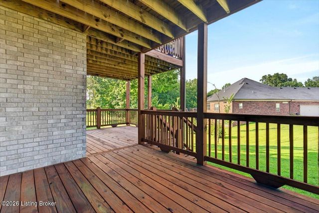 17314 Shakes Creek Dr, Fisherville, KY 40023