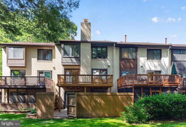 2031 SARAZEN PL, Reston, VA 20191