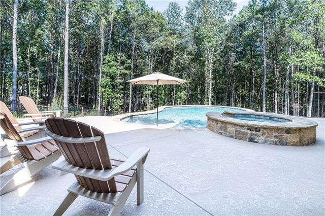 503 Antrim Glen Drive, Hoschton, GA 30548