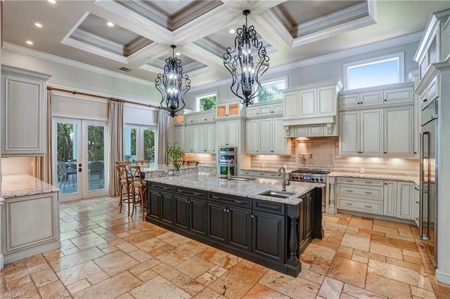 7562 Cordoba CIR, Naples, FL 34109