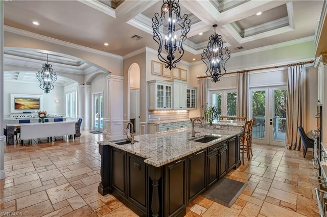 7562 Cordoba CIR, Naples, FL 34109