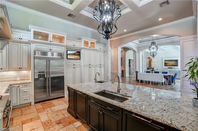 7562 Cordoba CIR, Naples, FL 34109