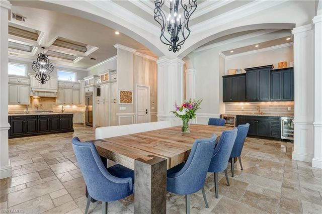 7562 Cordoba CIR, Naples, FL 34109