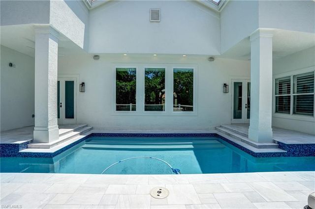 7562 Cordoba CIR, Naples, FL 34109