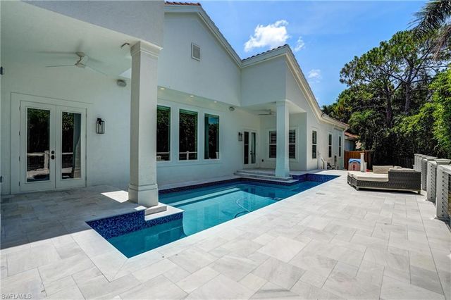 7562 Cordoba CIR, Naples, FL 34109