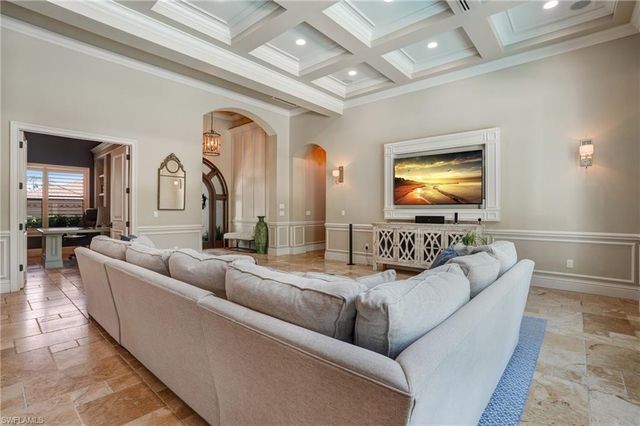 7562 Cordoba CIR, Naples, FL 34109