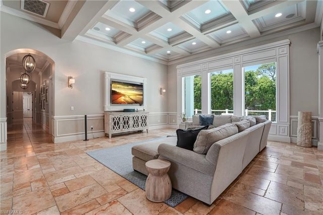 7562 Cordoba CIR, Naples, FL 34109