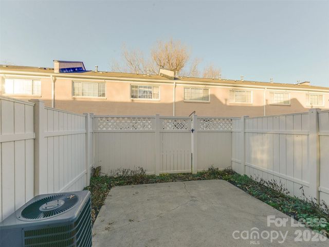 1224 Green Oaks Lane G, Charlotte, NC 28205