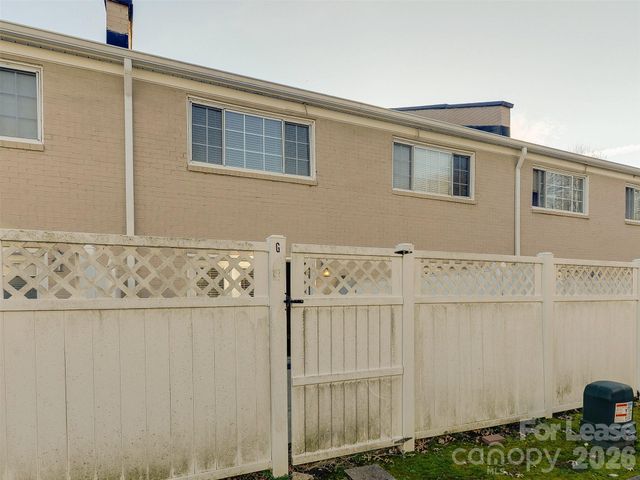 1224 Green Oaks Lane G, Charlotte, NC 28205