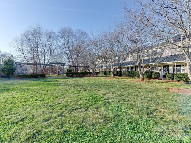 1224 Green Oaks Lane G, Charlotte, NC 28205