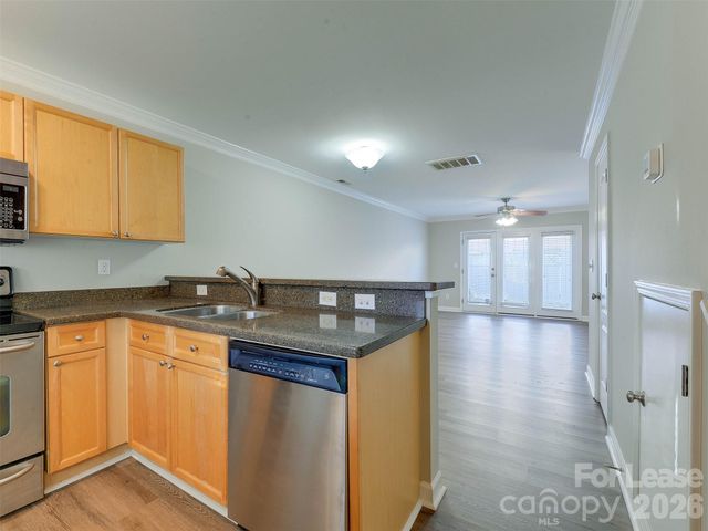 1224 Green Oaks Lane G, Charlotte, NC 28205