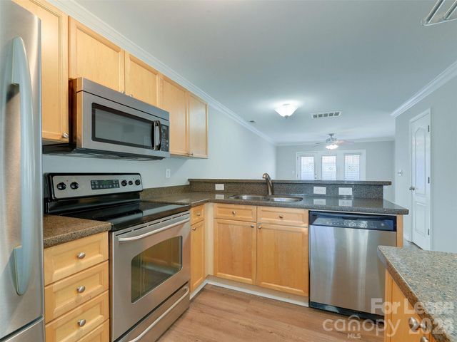 1224 Green Oaks Lane G, Charlotte, NC 28205