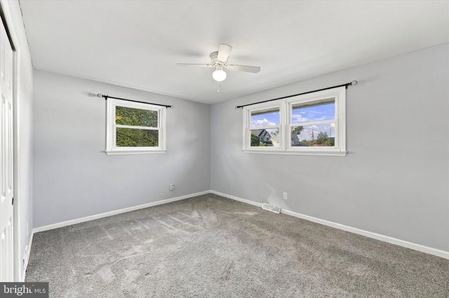75 N CEDAR AVE, Bellmawr, NJ 08031