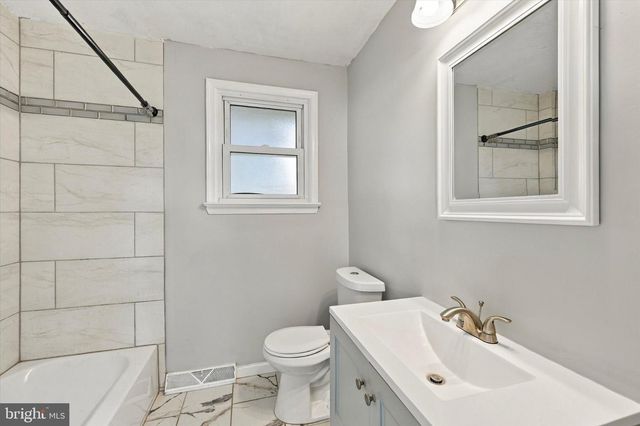 75 N CEDAR AVE, Bellmawr, NJ 08031