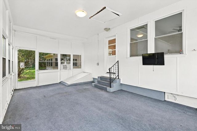 75 N CEDAR AVE, Bellmawr, NJ 08031