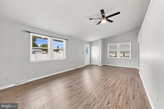 75 N CEDAR AVE, Bellmawr, NJ 08031