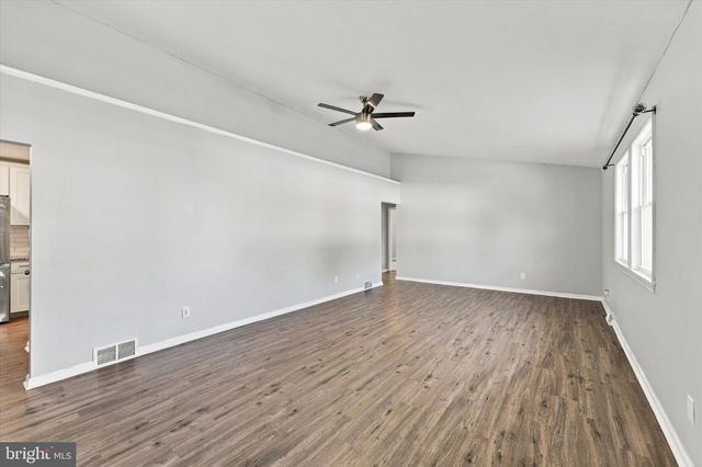 75 N CEDAR AVE, Bellmawr, NJ 08031