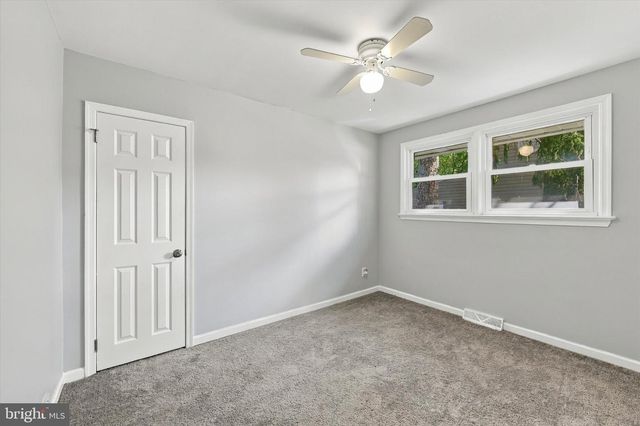 75 N CEDAR AVE, Bellmawr, NJ 08031