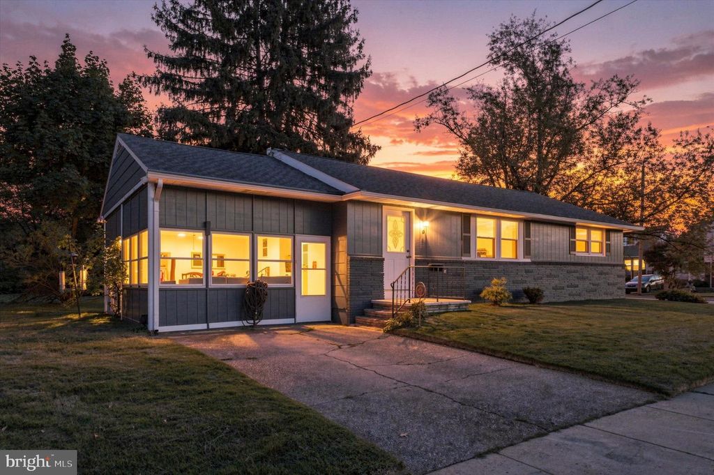 75 N CEDAR AVE, Bellmawr, NJ 08031
