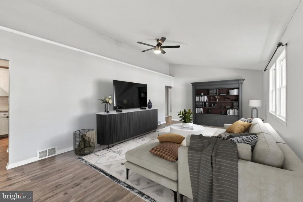 75 N CEDAR AVE, BELLMAWR, NJ 08031 — photo 5