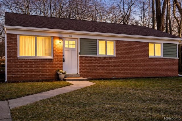 2200 Marston Drive N, Waterford Charter Township, MI 48327