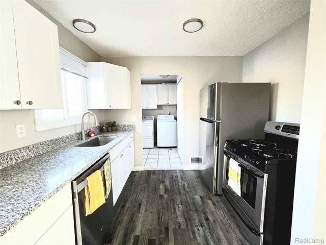 2200 Marston Drive N, Waterford Charter Township, MI 48327