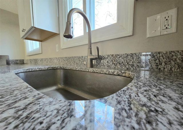 2200 Marston Drive N, Waterford Charter Township, MI 48327