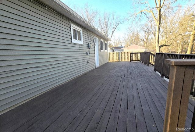 2200 Marston Drive N, Waterford Charter Township, MI 48327