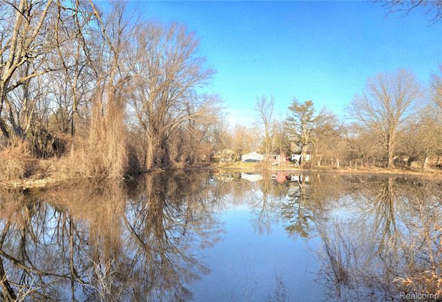 2200 Marston Drive N, Waterford Charter Township, MI 48327