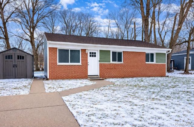 2200 Marston Drive N, Waterford Charter Township, MI 48327