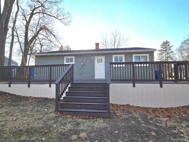 2200 Marston Drive N, Waterford Charter Township, MI 48327