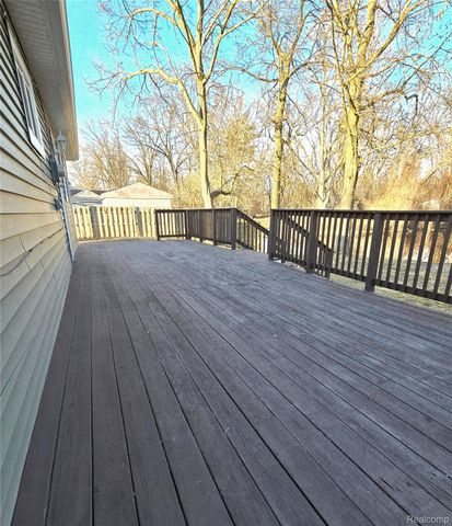 2200 Marston Drive N, Waterford Charter Township, MI 48327