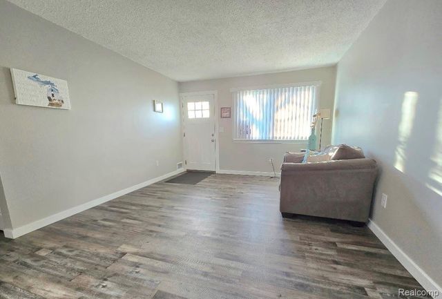 2200 Marston Drive N, Waterford Charter Township, MI 48327