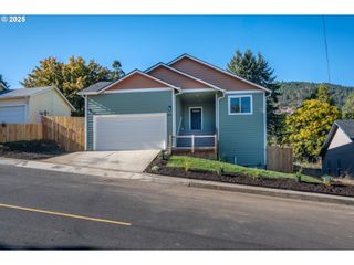 910 Ne LEON Ave, Myrtle Creek, OR 97457