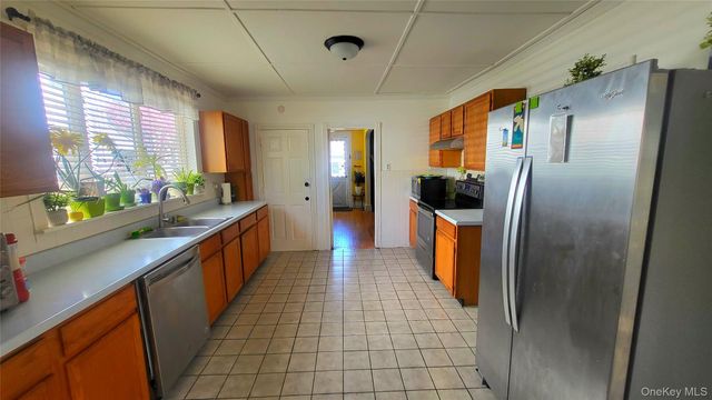 10 Corlies Avenue, Poughkeepsie, NY 12601