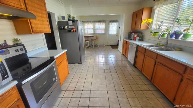 10 Corlies Avenue, Poughkeepsie, NY 12601