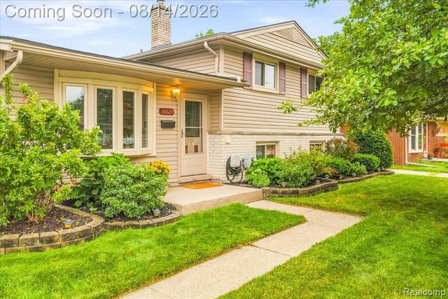 36629 Gilchrist Street, Westland, MI 48186