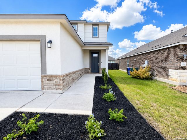 1945 EDELWEISS, New Braunfels, TX 78130
