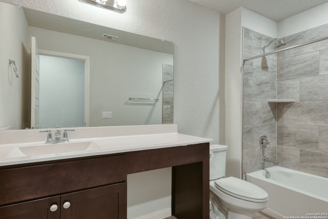 1945 EDELWEISS, New Braunfels, TX 78130