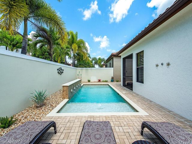 8000 Cordoba PL, Naples, FL 34113