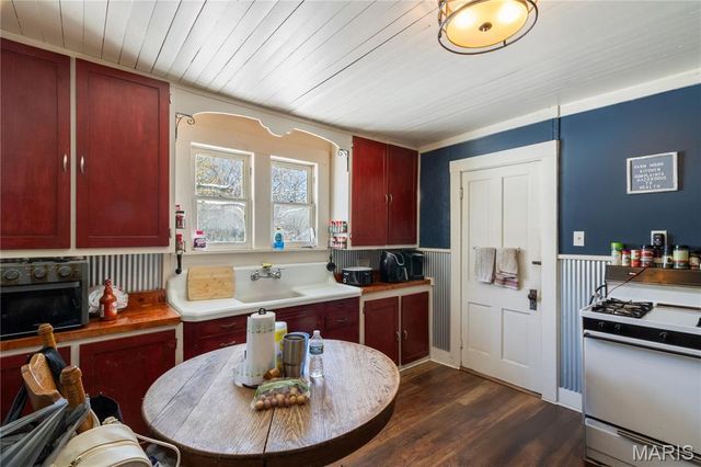 659 E Pine Street, Bourbon, MO 65441