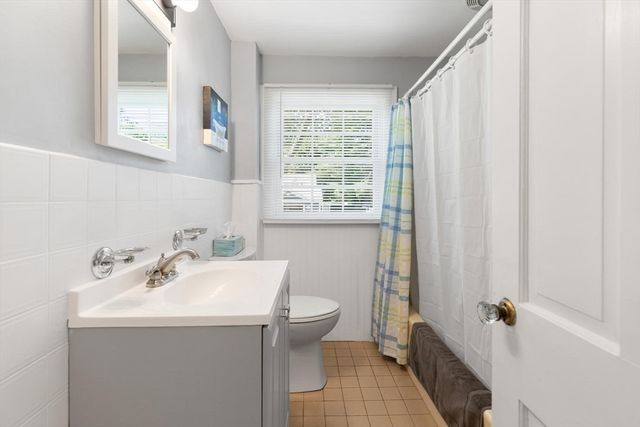 34 Heather St, Beverly, MA 01915