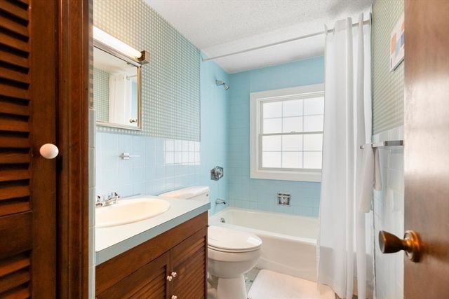 34 Heather St, Beverly, MA 01915