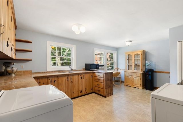 34 Heather St, Beverly, MA 01915