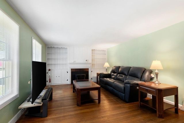 34 Heather St, Beverly, MA 01915