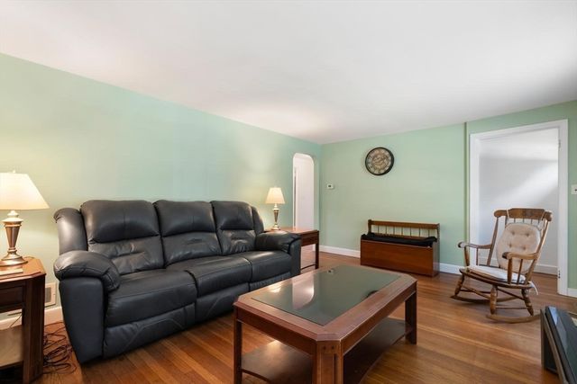 34 Heather St, Beverly, MA 01915