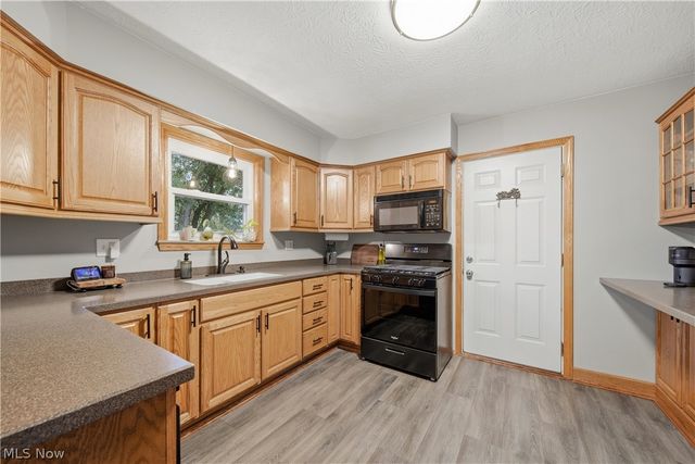 8008 Garnet Avenue NE, Canton, OH 44721
