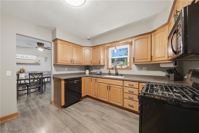 8008 Garnet Avenue NE, Canton, OH 44721